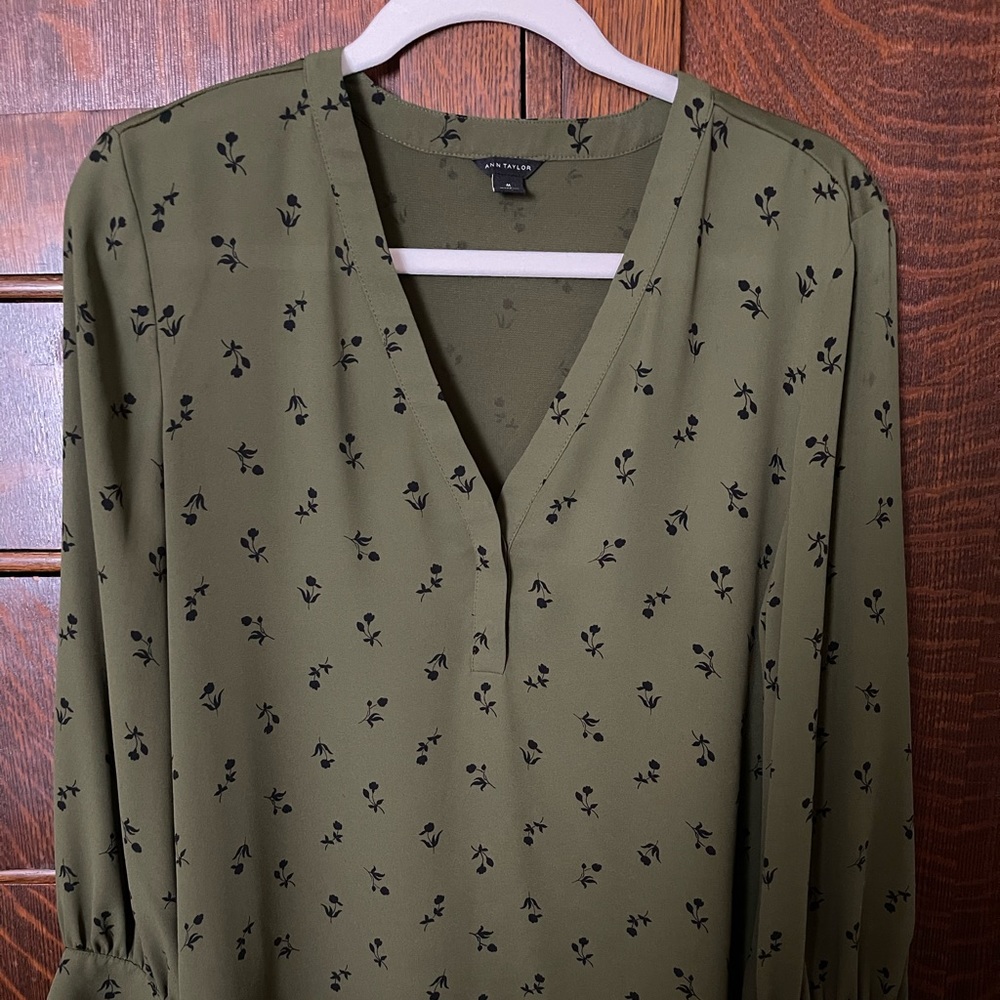 Ann Taylor Blouse M